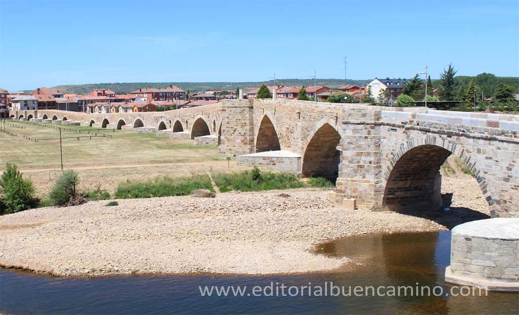 El Puente Sobre El R O Rbigo Camino De Santiago